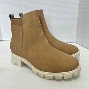 Journee Collection Women’s Tan Faux Leather Lug Sole Ankle Boot Size 8.5 Tan NEW